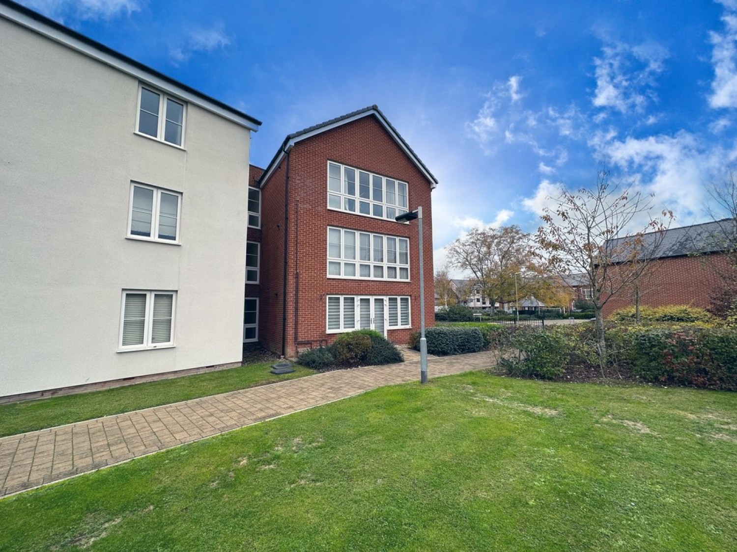 2 bedroom Flat in Limes Park