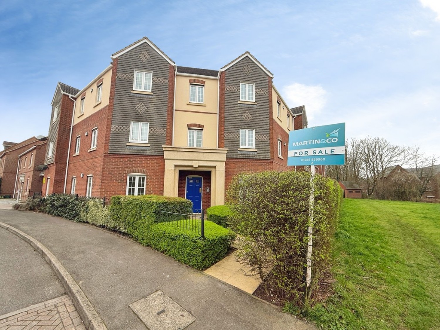 2 bedroom Flat for Sale Wedderburn Avenue