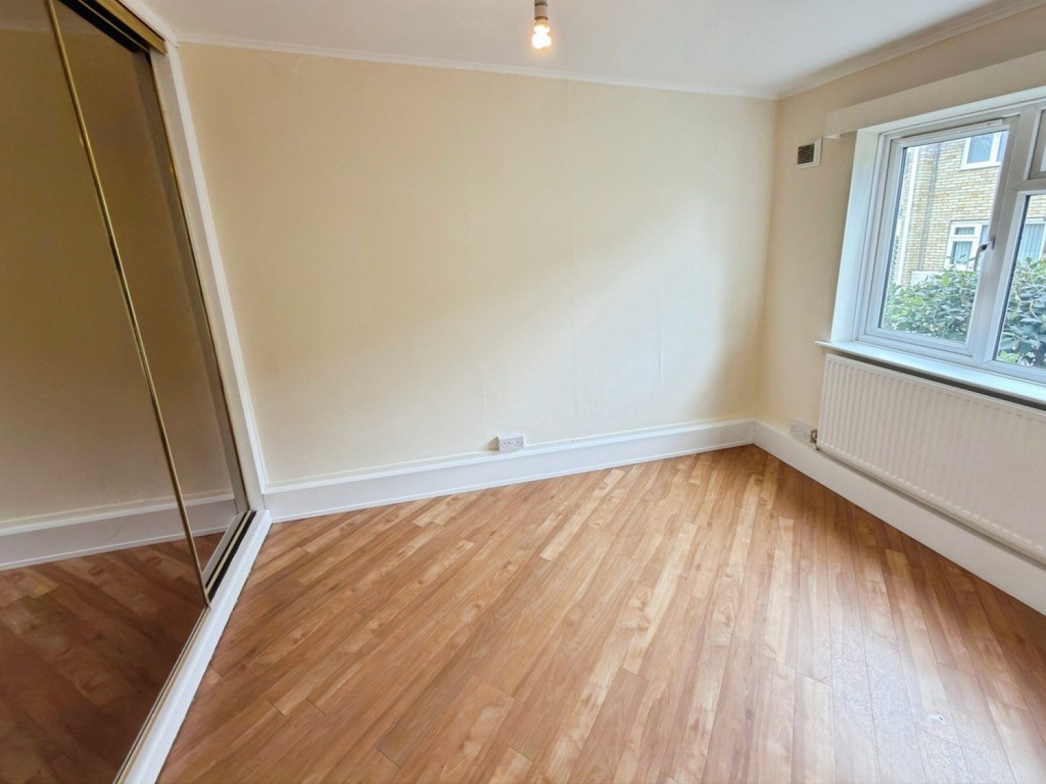 2 bedroom Flat for Sale Montague Place