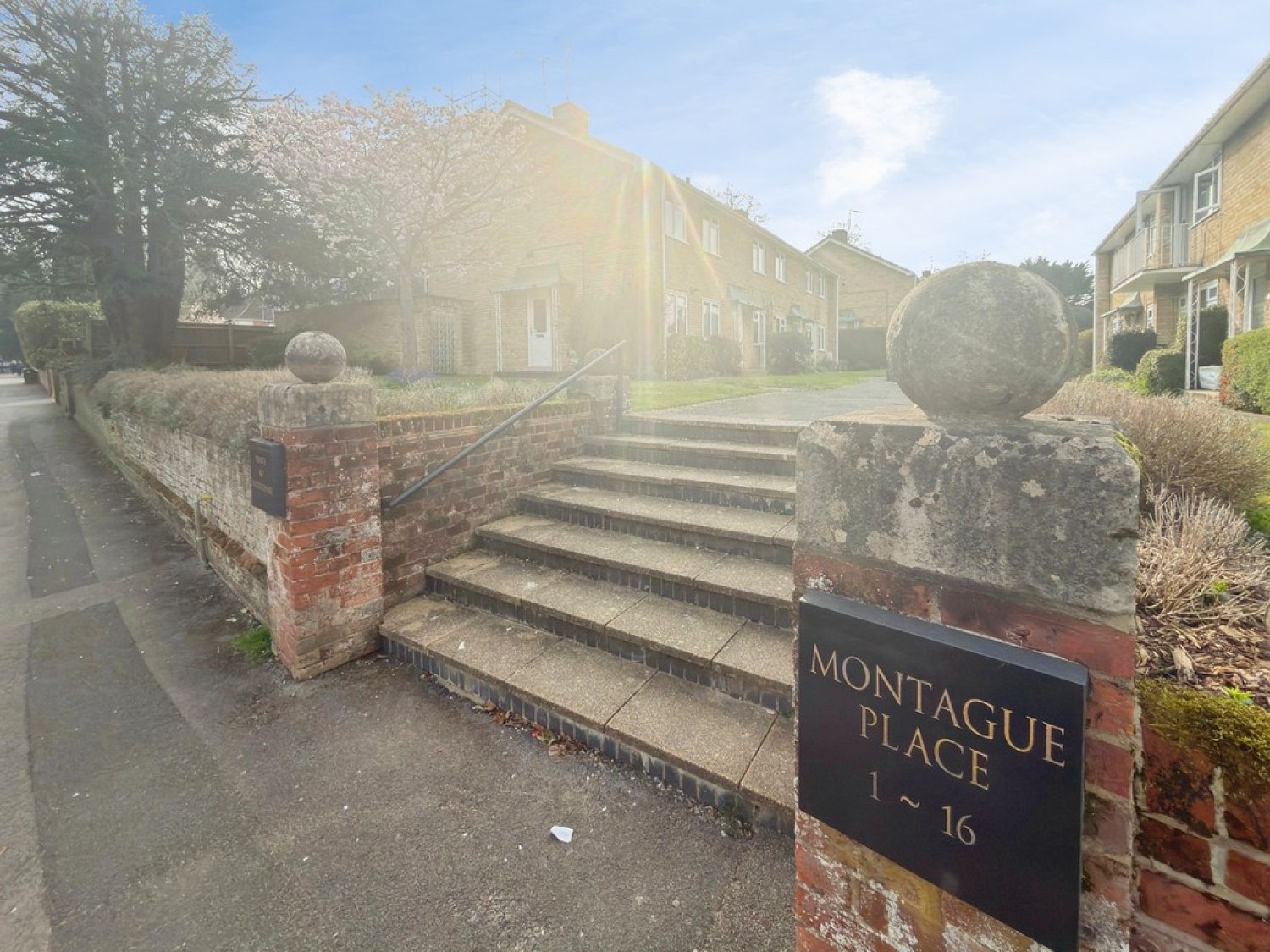 2 bedroom Flat for Sale Montague Place