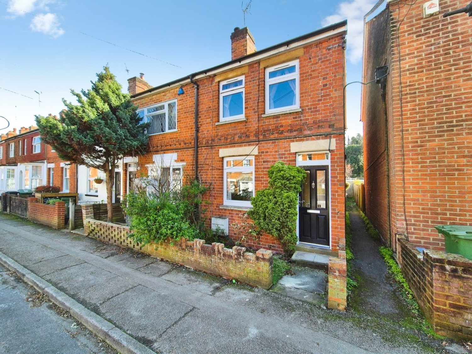 3 bedroom House for Sale Town Centre