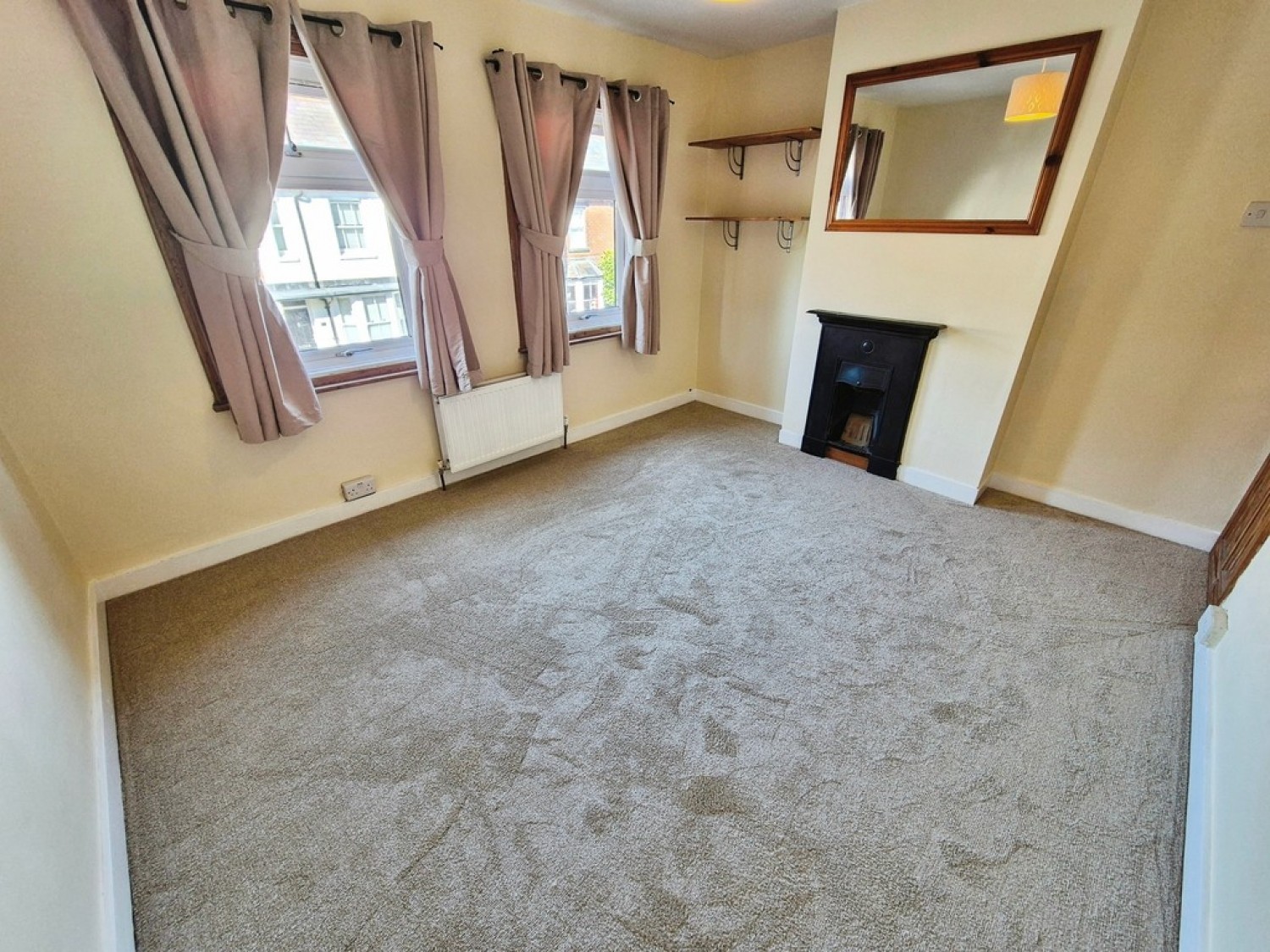 3 bedroom House for Sale Town Centre