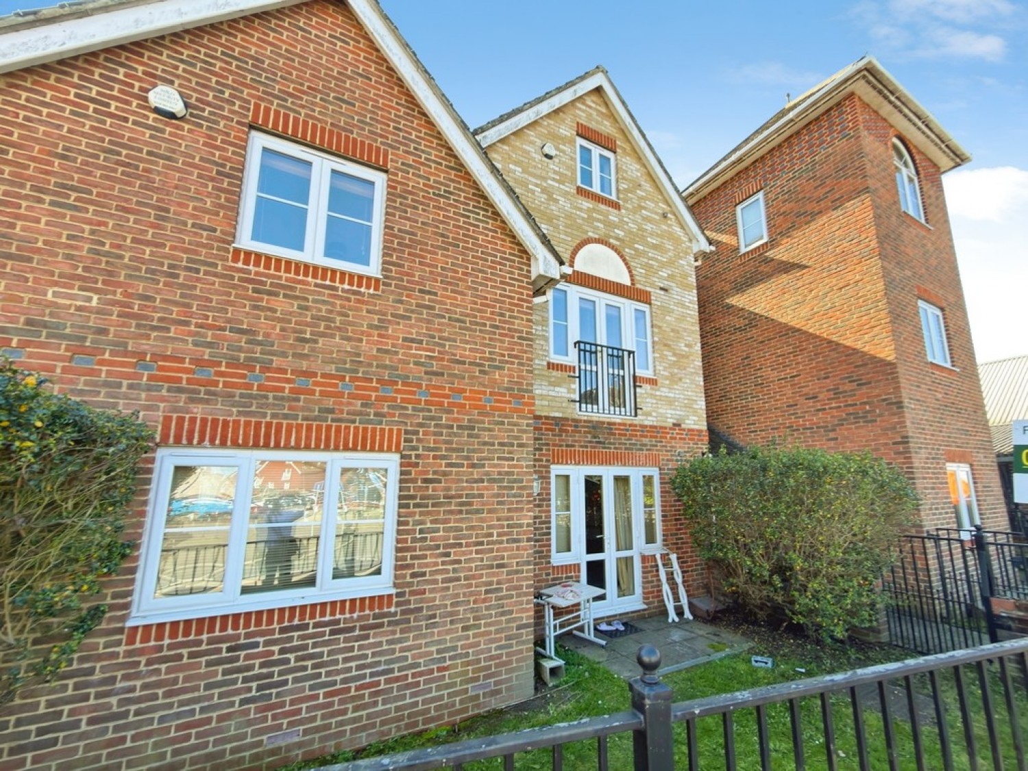 2 bedroom Flat for Letting Sarum Hill