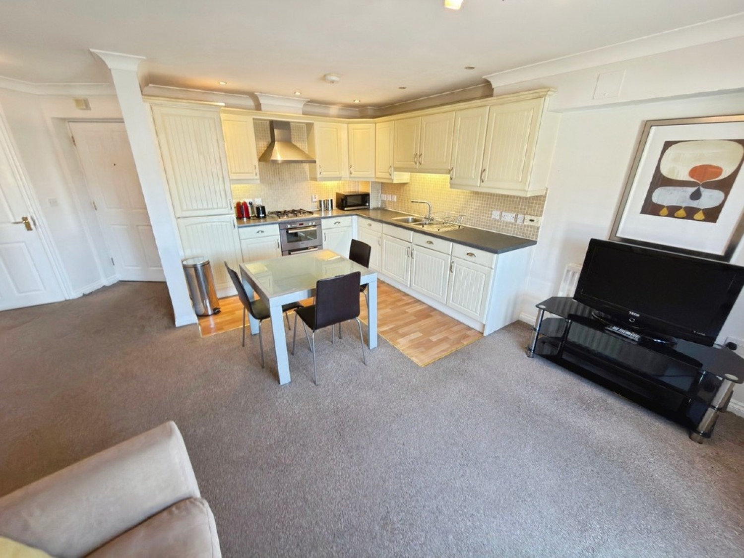 2 bedroom Flat for Letting Sarum Hill