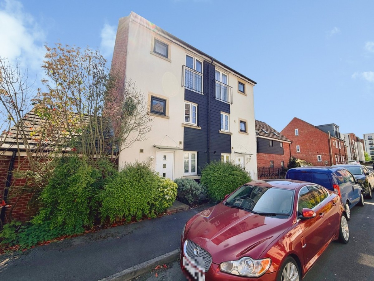 Sinclair Drive, RG21