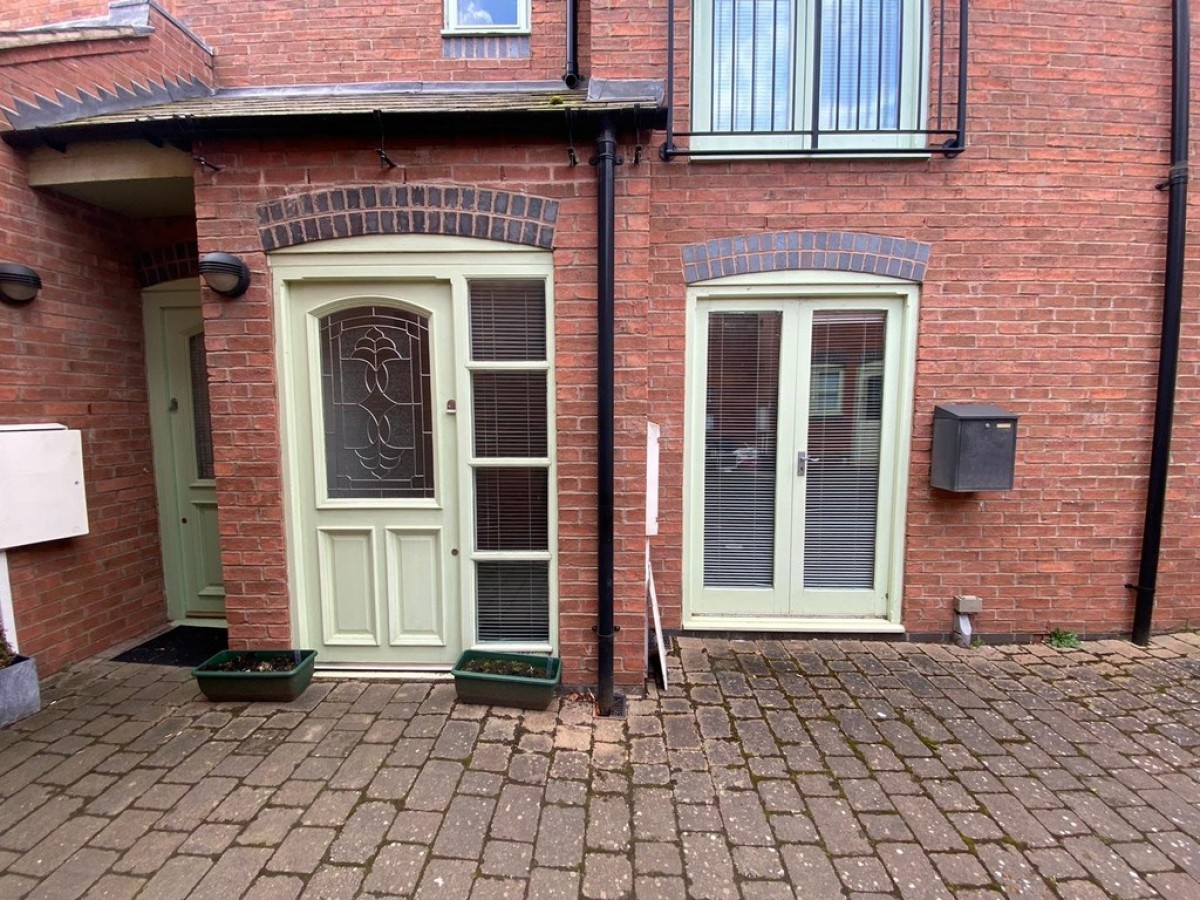 Farriers Yard, Swan Street, Leamington Spa
