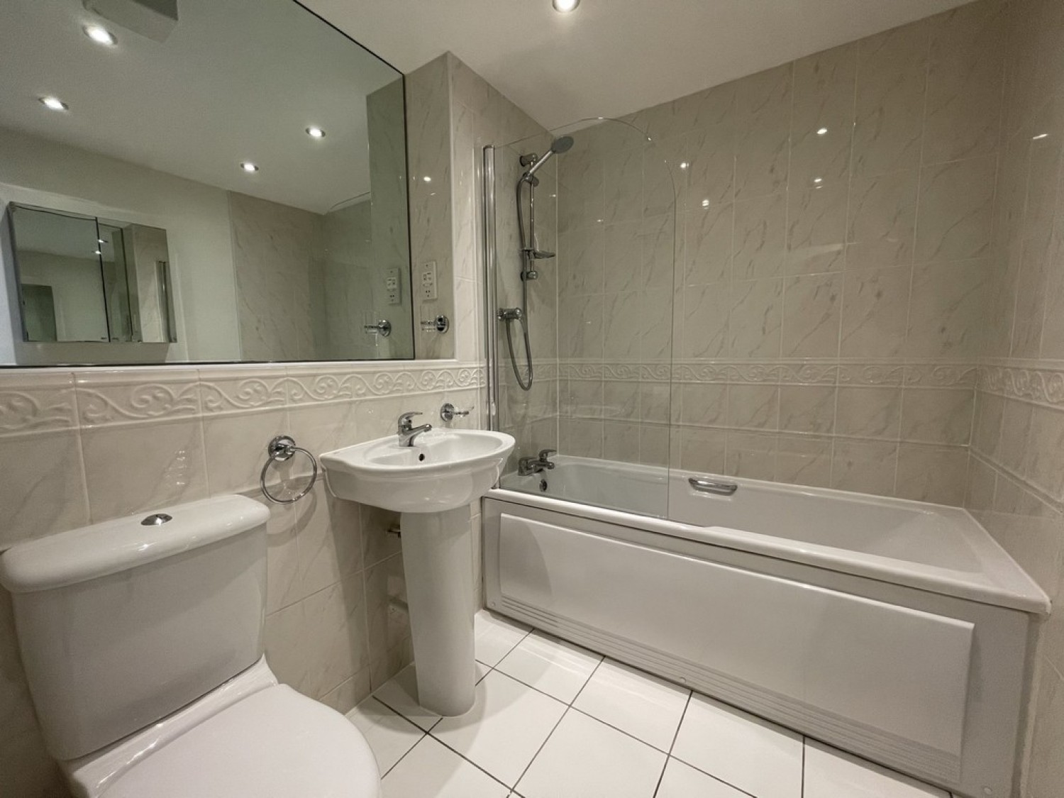 2 bedroom Flat for Letting Bread &amp; Meat Close, Warwick