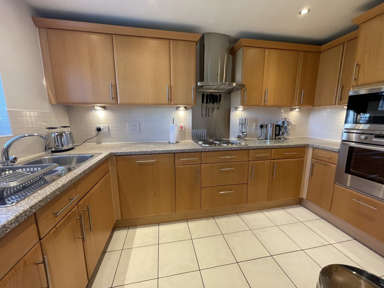 2 bedroom Flat for Letting Bread &amp; Meat Close, Warwick
