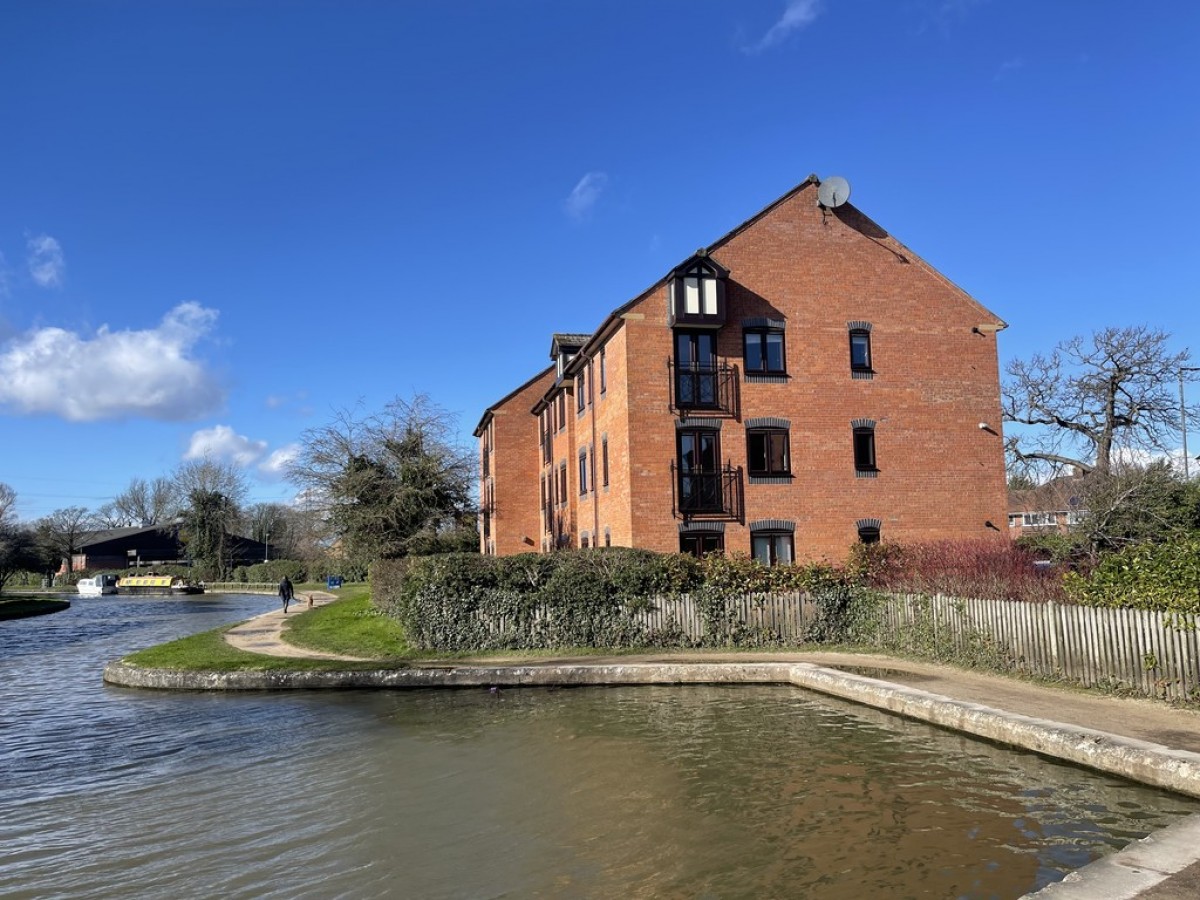 The Locks, Moorings, Myton Road