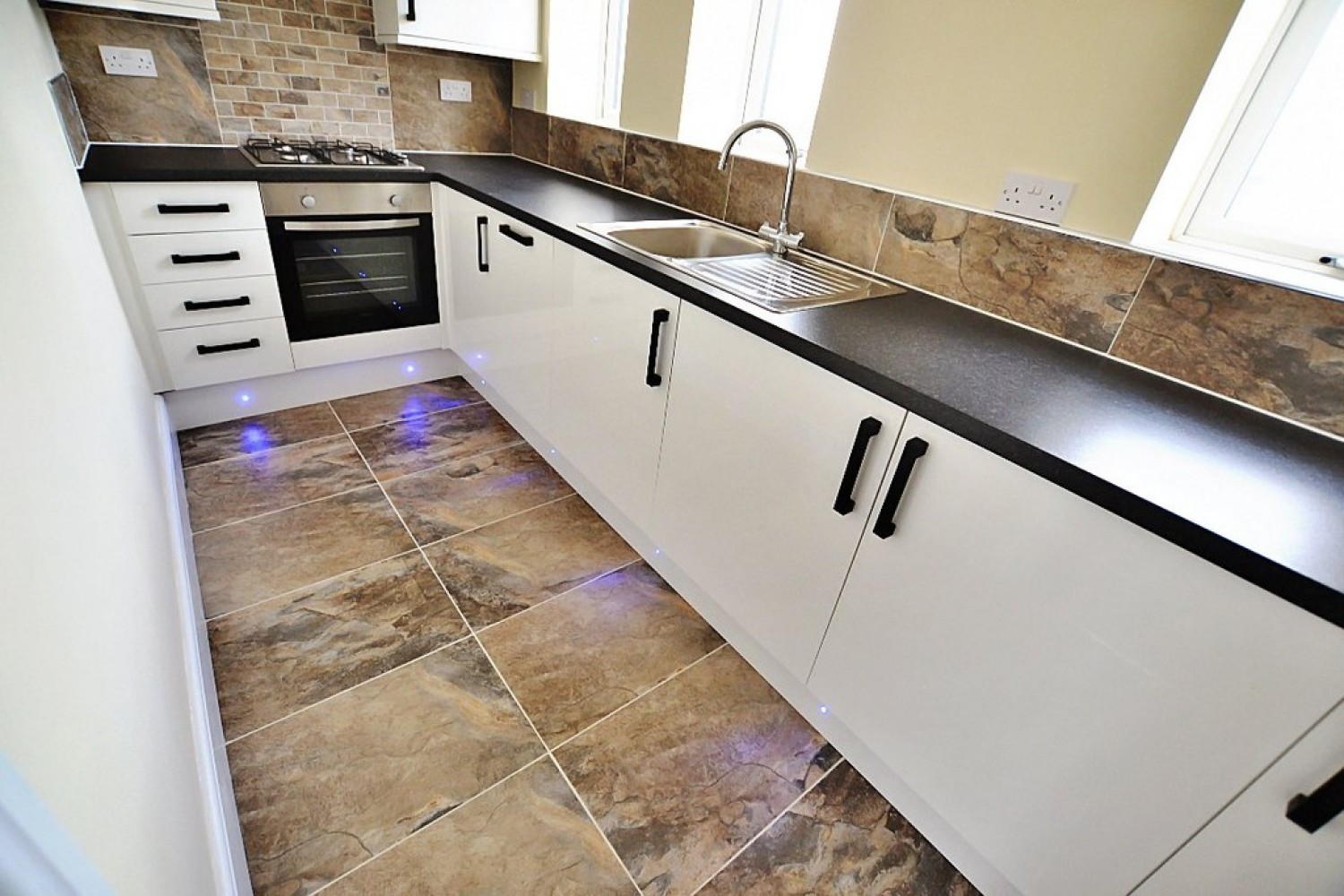 2 bedroom Flat for Letting Manor Court, Avenue Road, Leamington Spa