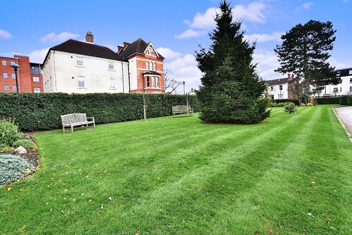 Manor Court, Avenue Road, Leamington Spa
