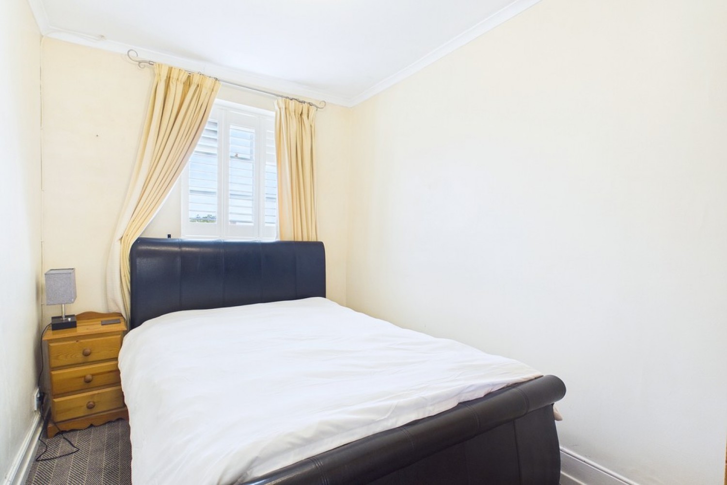 2 bedroom Flat for Letting Clarendon Square