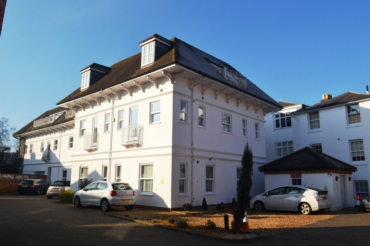 Neville Court, Warwick