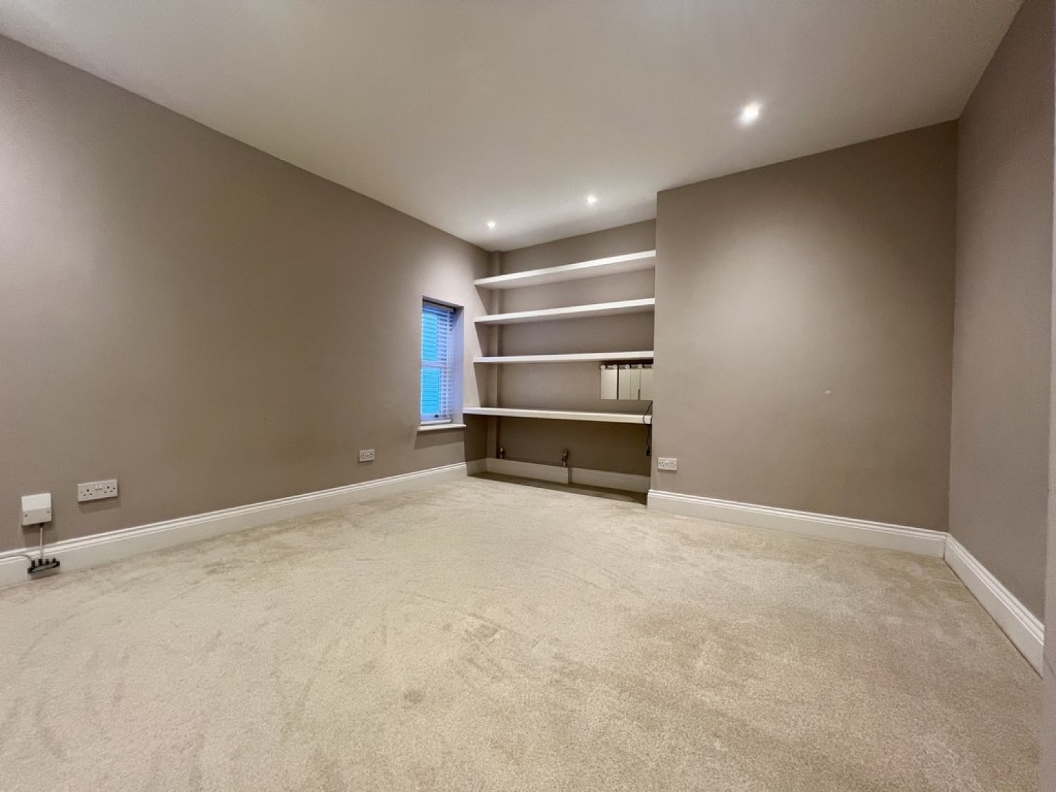 2 bedroom Flat for Letting Neville Court, Warwick