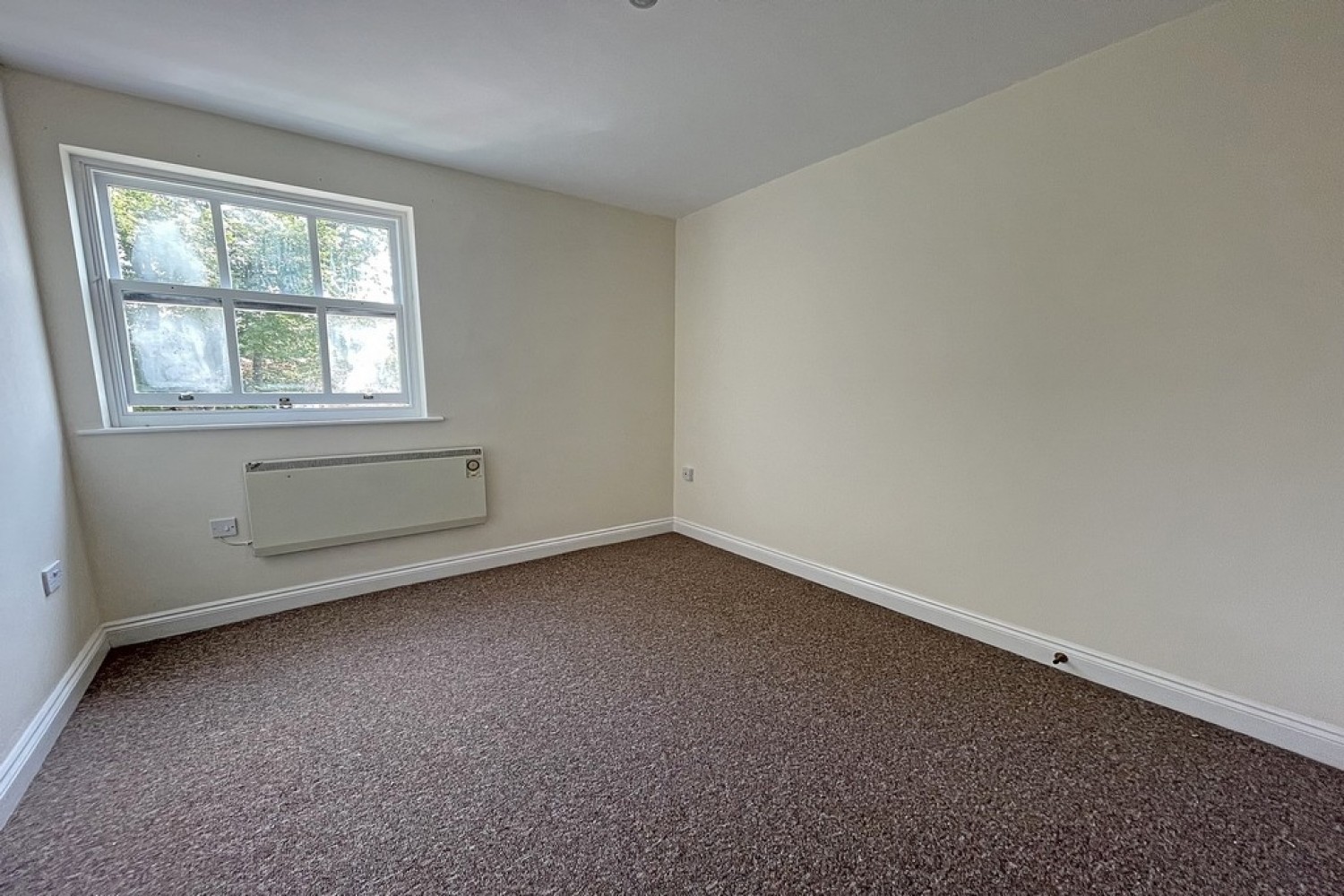 2 bedroom Flat for Sale West End Court, Crompton Street, Warwick