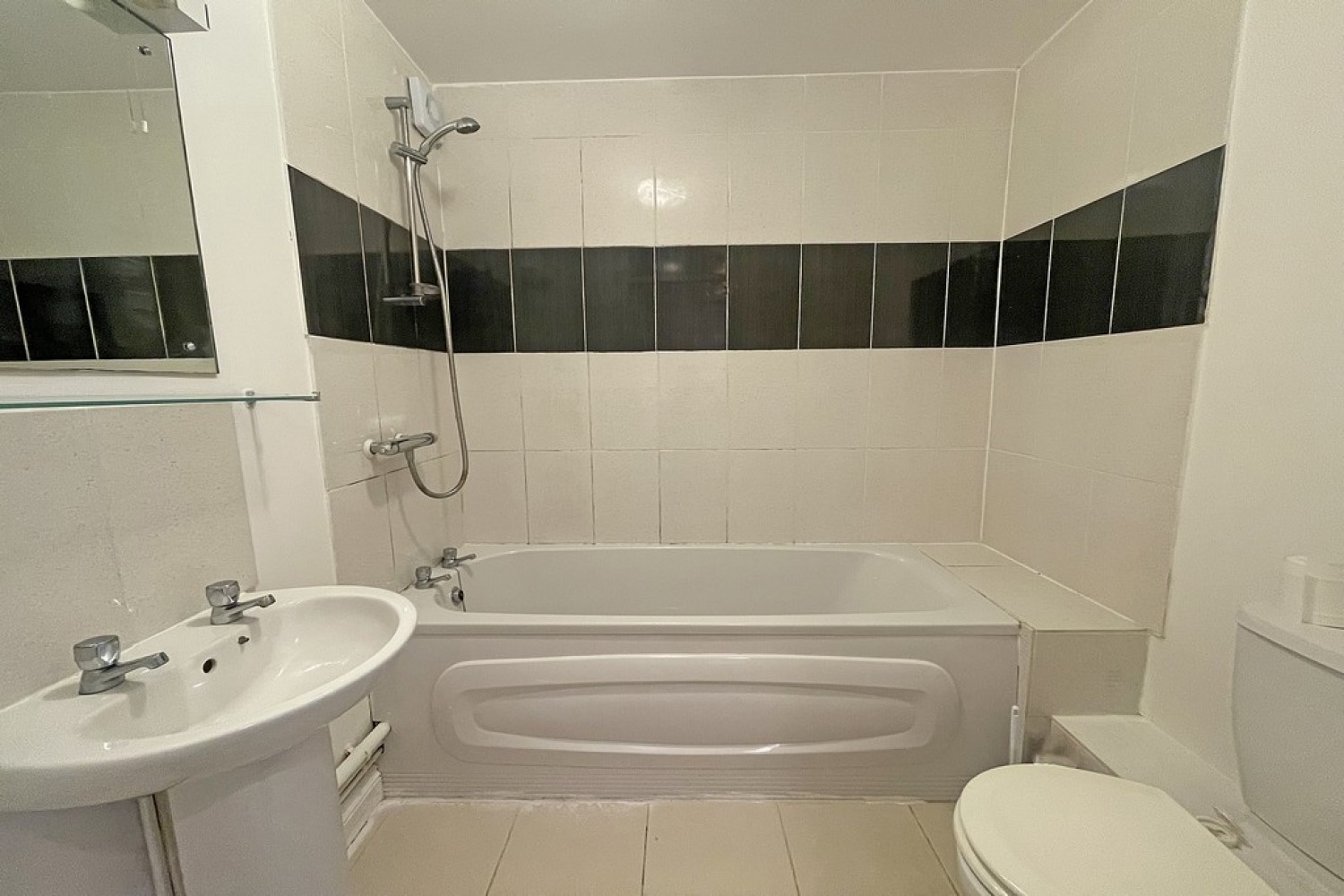 2 bedroom Flat for Sale West End Court, Crompton Street, Warwick