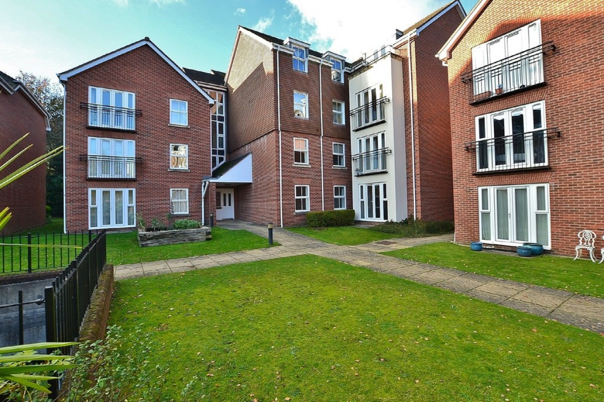 Birch Meadow Close, Warwick