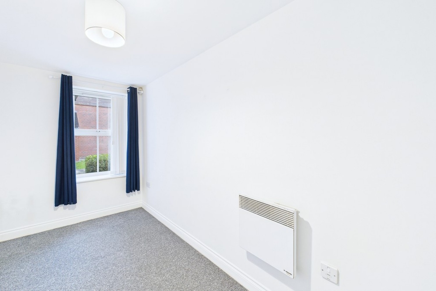 2 bedroom Flat for Sale Birch Meadow Close, Warwick