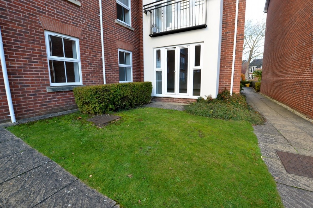 Birch Meadow Close, Warwick