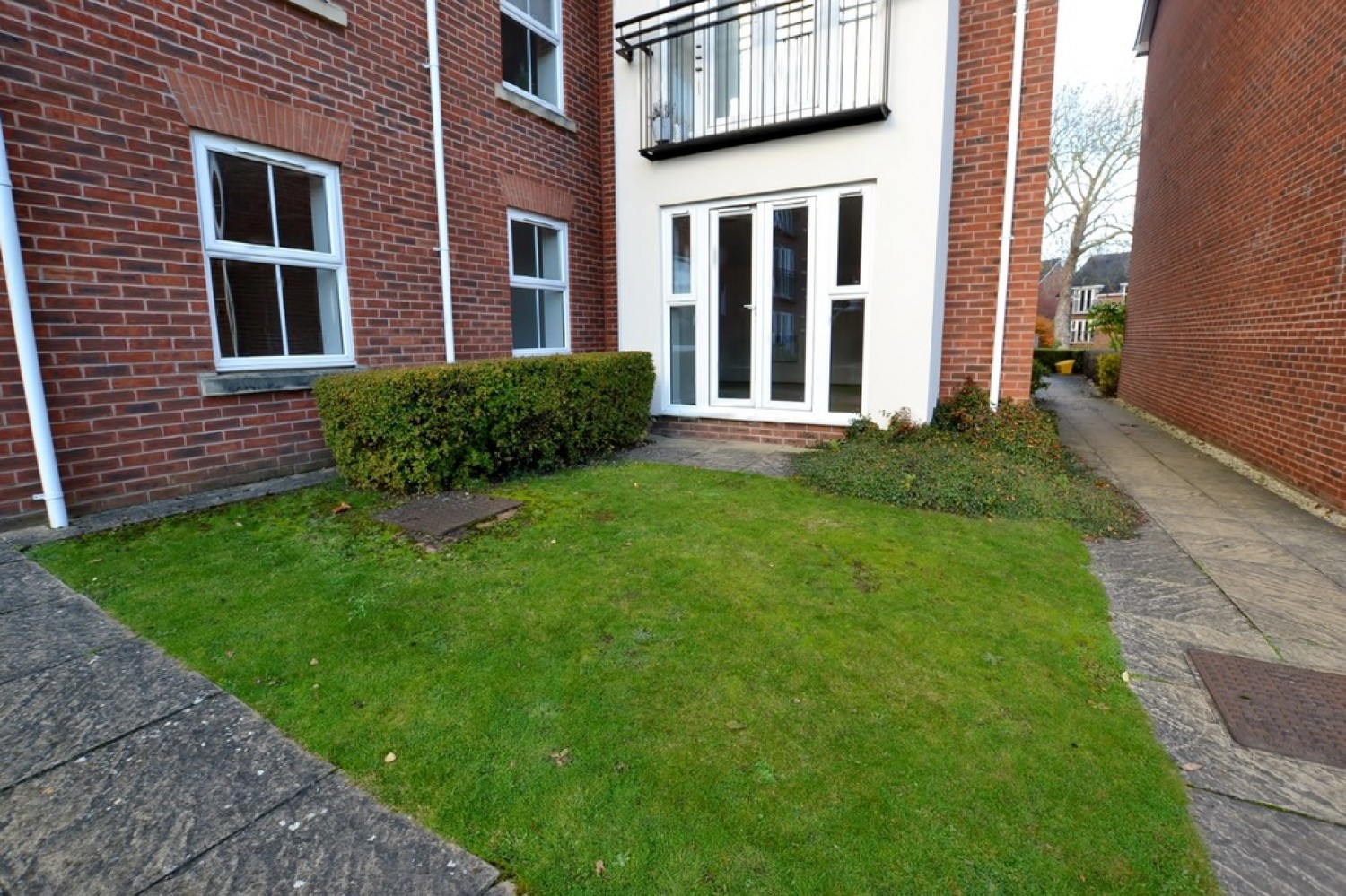2 bedroom Flat for Sale Birch Meadow Close, Warwick