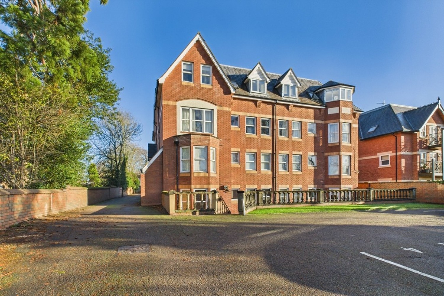 2 bedroom Flat for Letting Chestnut Court, Guys Cliffe Avenue, Leamington Spa