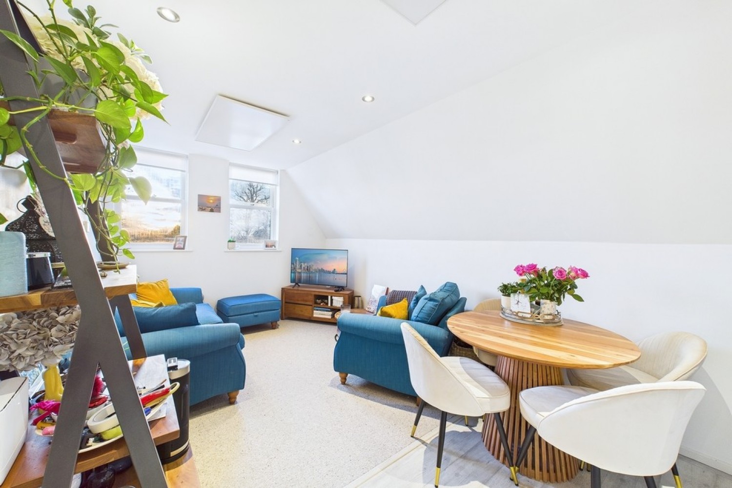 2 bedroom Flat for Letting Chestnut Court, Guys Cliffe Avenue, Leamington Spa