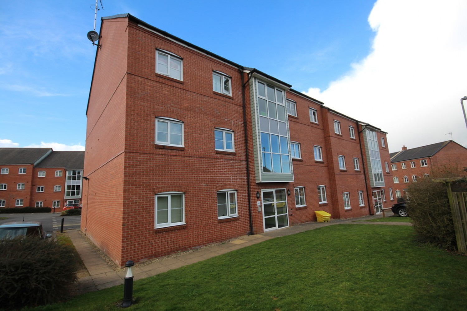 2 bedroom Flat for Letting Sir Thomas White Close, Warwick