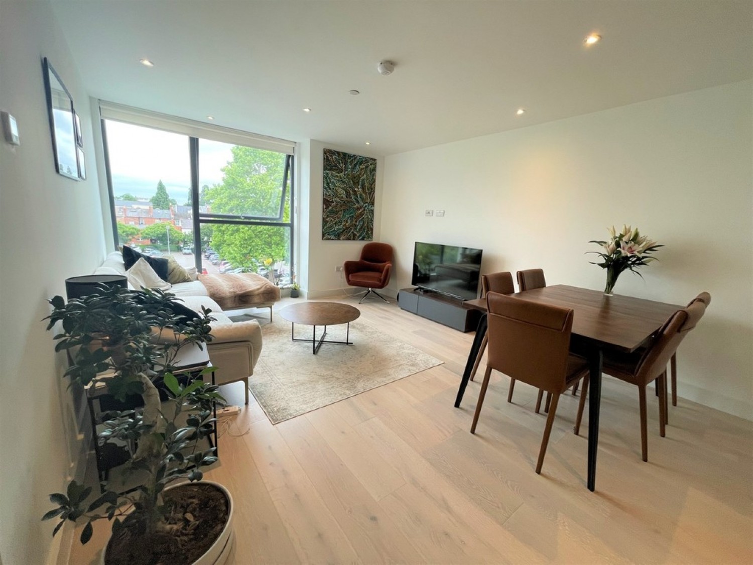 2 bedroom Flat for Letting The Hide, Oxford Row, Leamington Spa