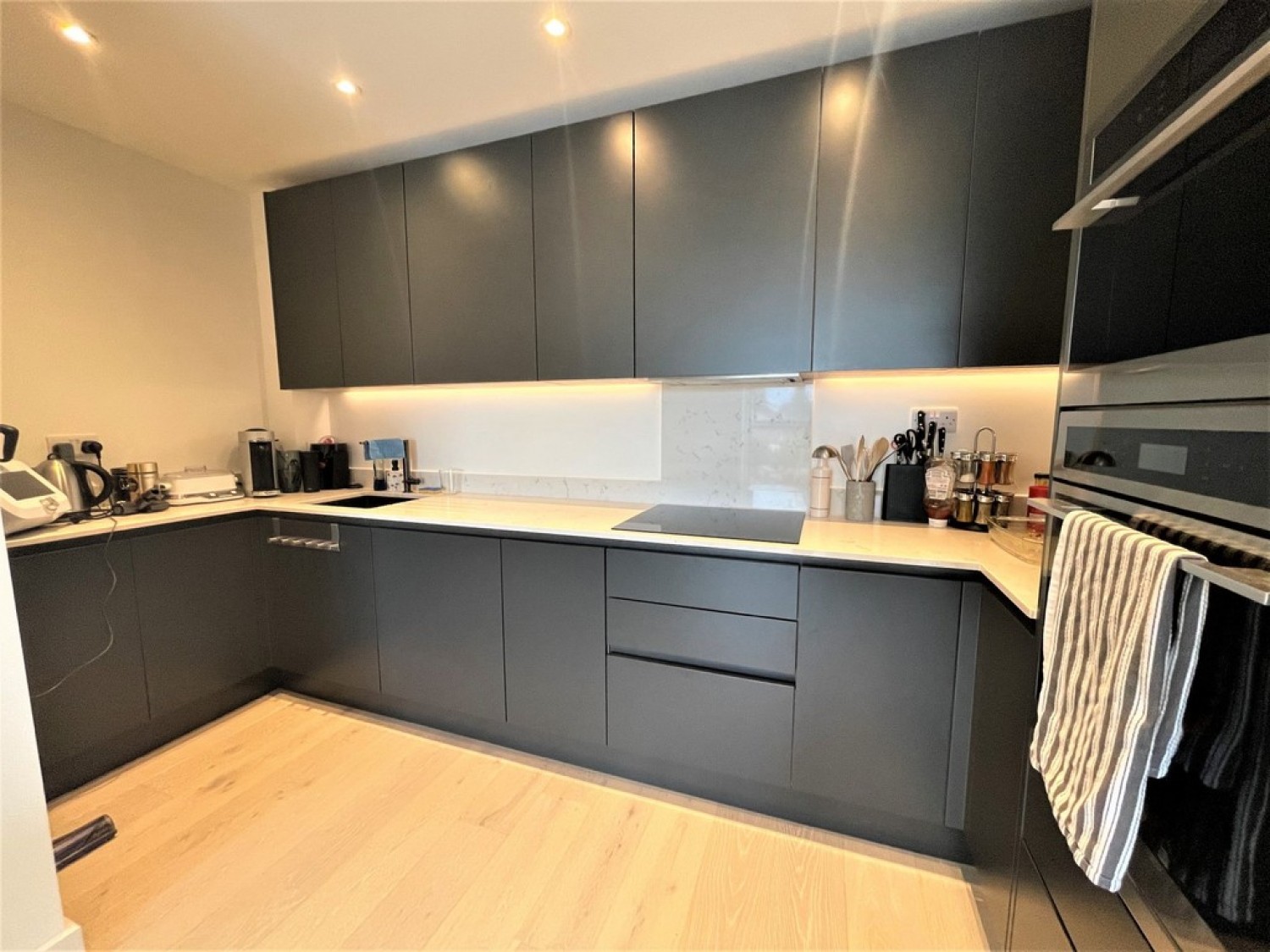 2 bedroom Flat for Letting The Hide, Oxford Row, Leamington Spa