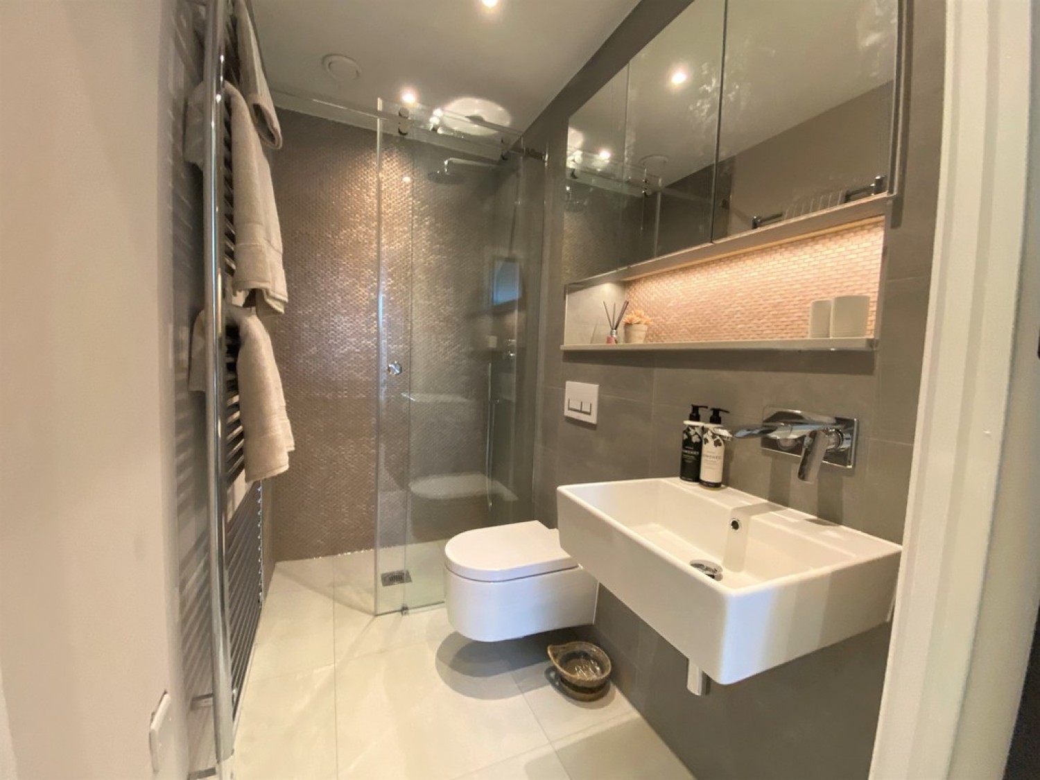 2 bedroom Flat for Letting The Hide, Oxford Row, Leamington Spa