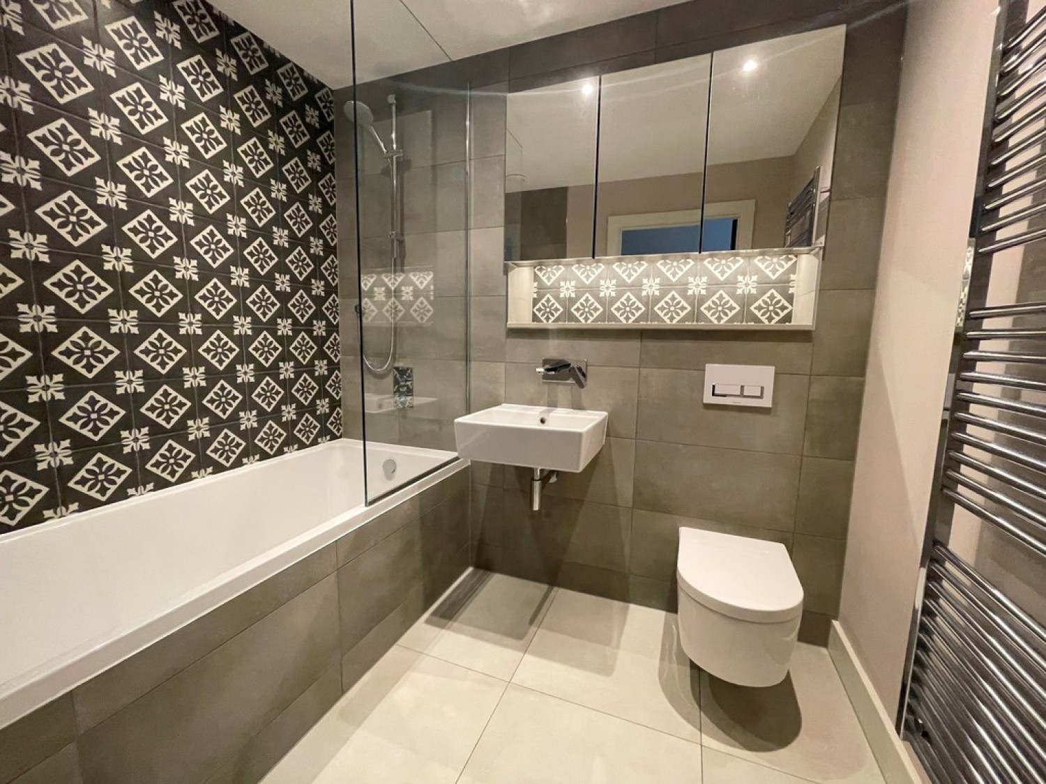 2 bedroom Flat in The Hide, Oxford Row, Leamington Spa