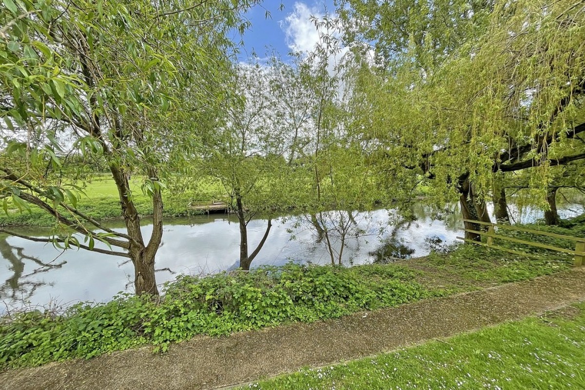 Kempton Drive, Warwick