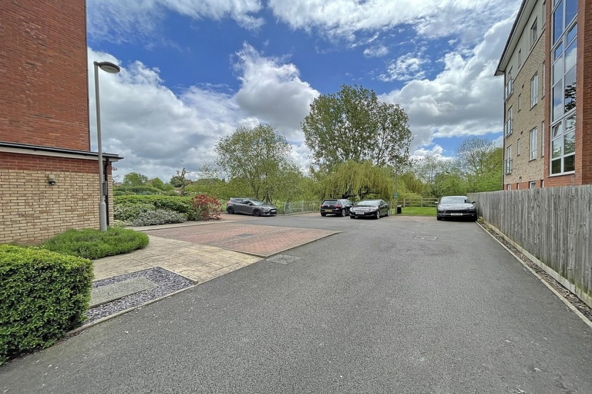 Kempton Drive, Warwick