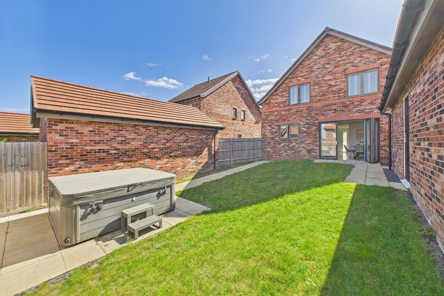 Muirhead Close, Warwick