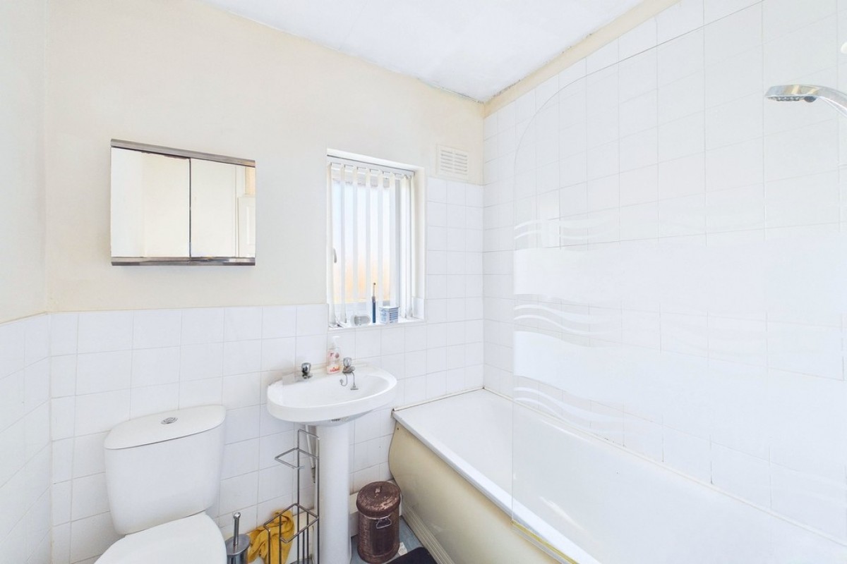 Byron Avenue, Warwick