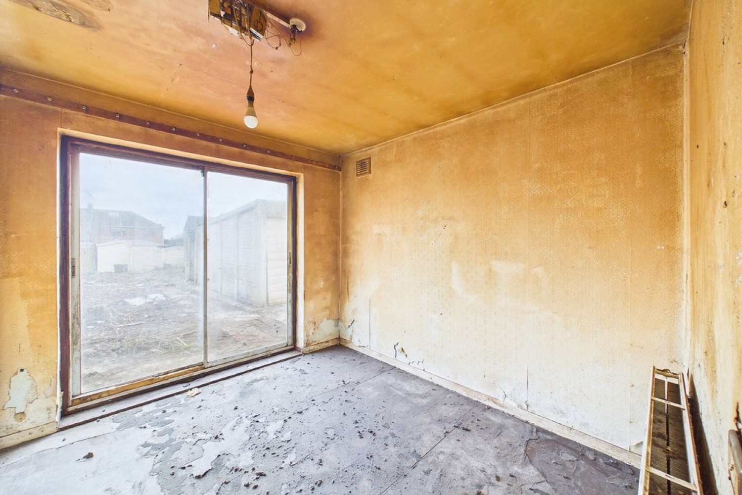 2 bedroom Bungalow for Sale Chandlers Road, Whitnash, Leamington Spa