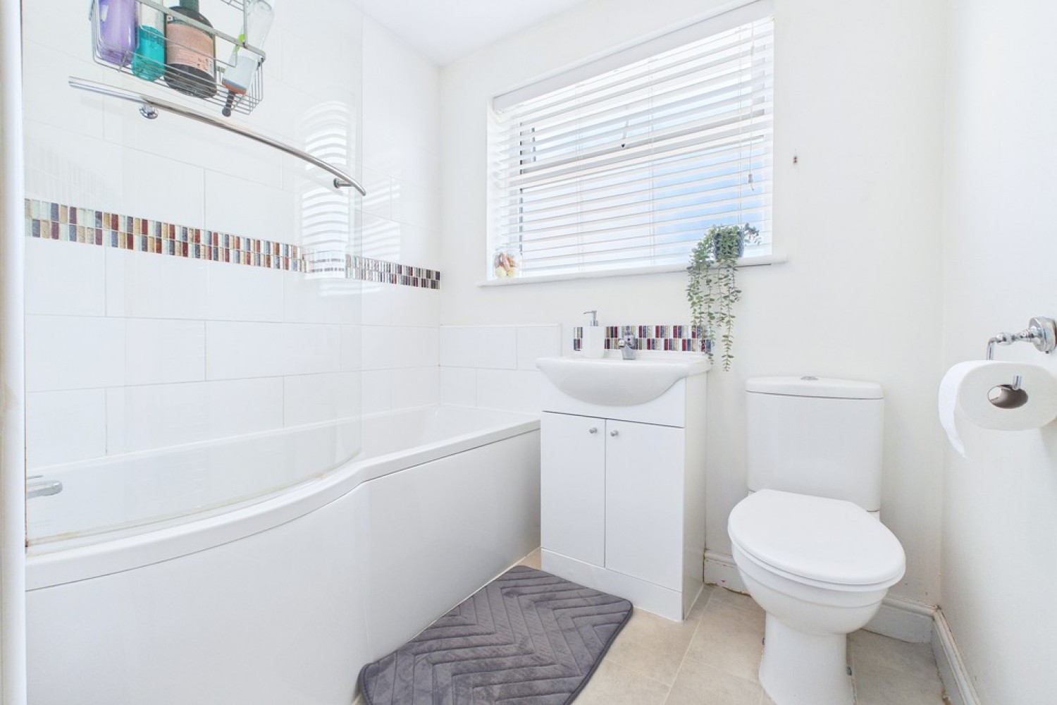 4 bedroom House for Sale Hales Close, Snitterfield, Stratford Upon Avon