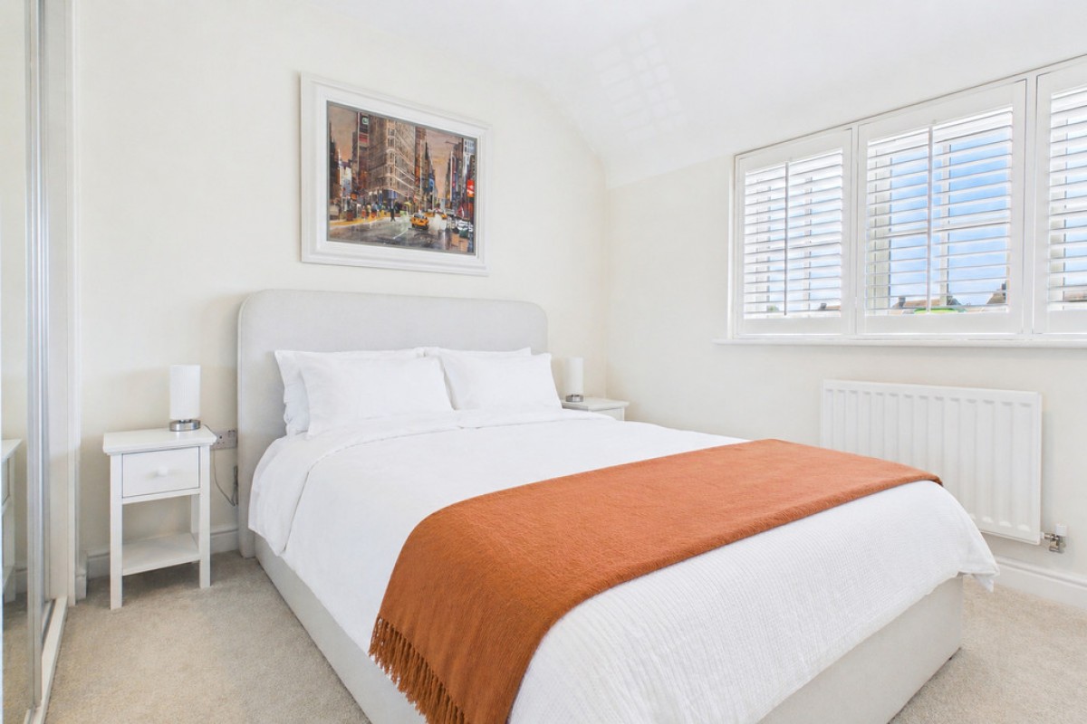 Hollybush Close, Warwick