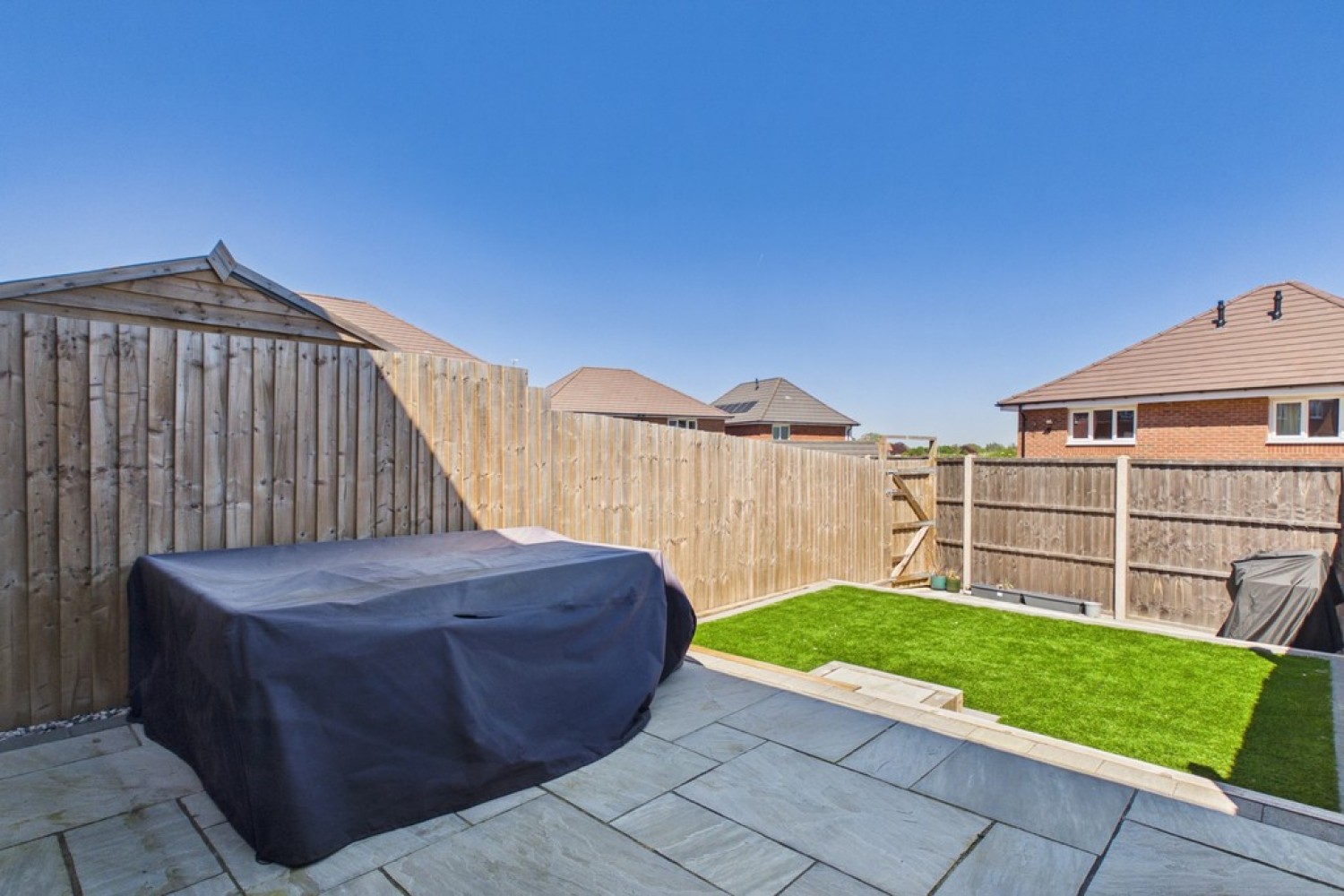 2 bedroom House for Sale Hollybush Close, Warwick
