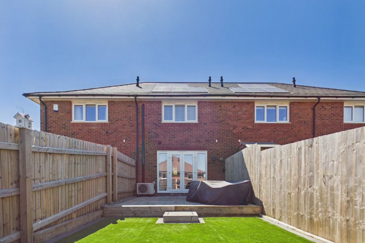 Hollybush Close, Warwick