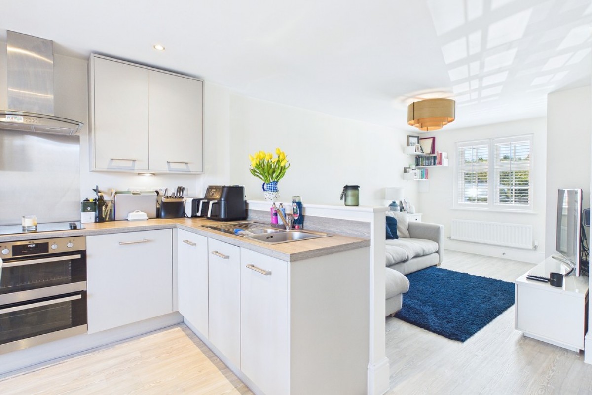 Hollybush Close, Warwick