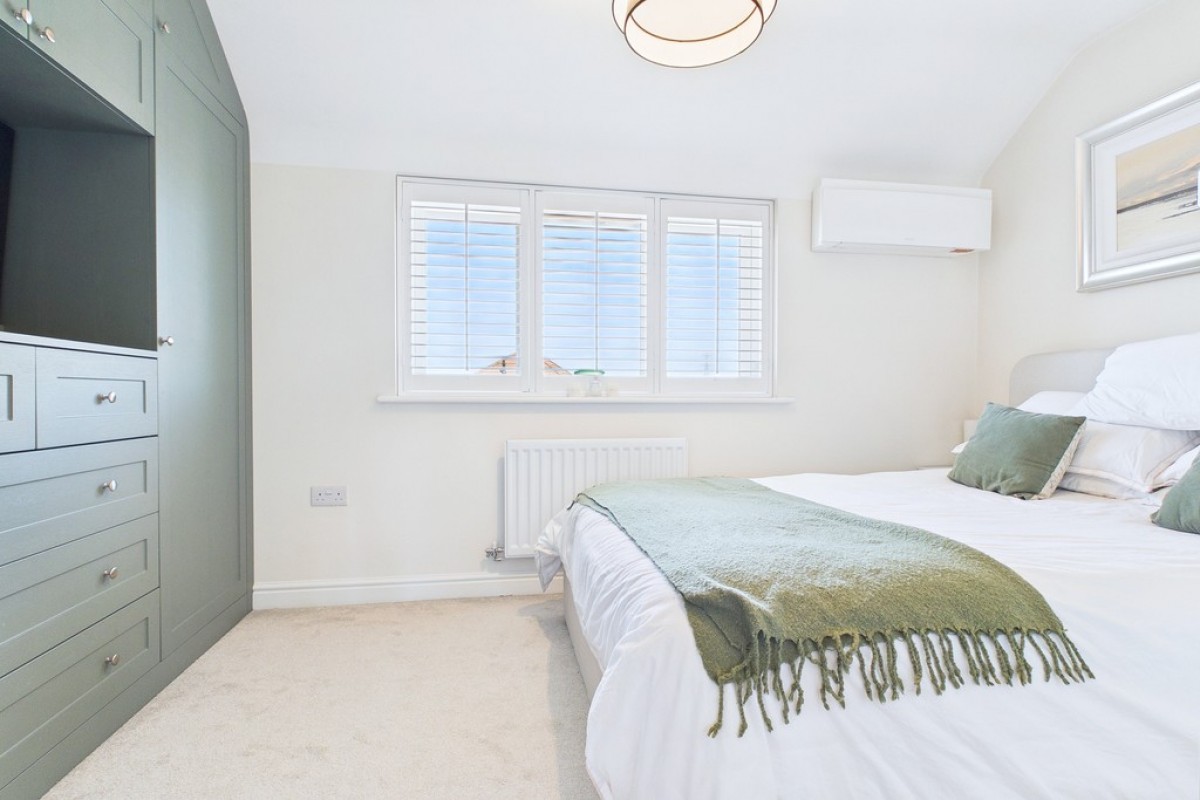 Hollybush Close, Warwick