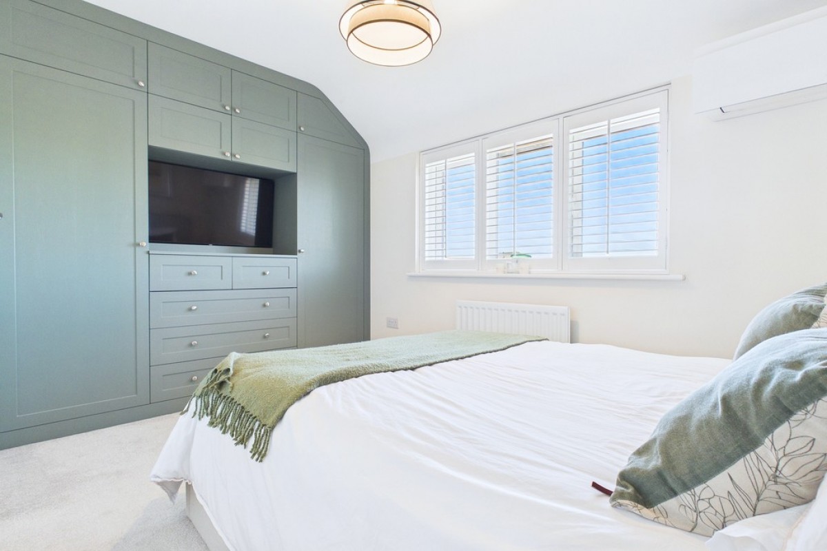 Hollybush Close, Warwick