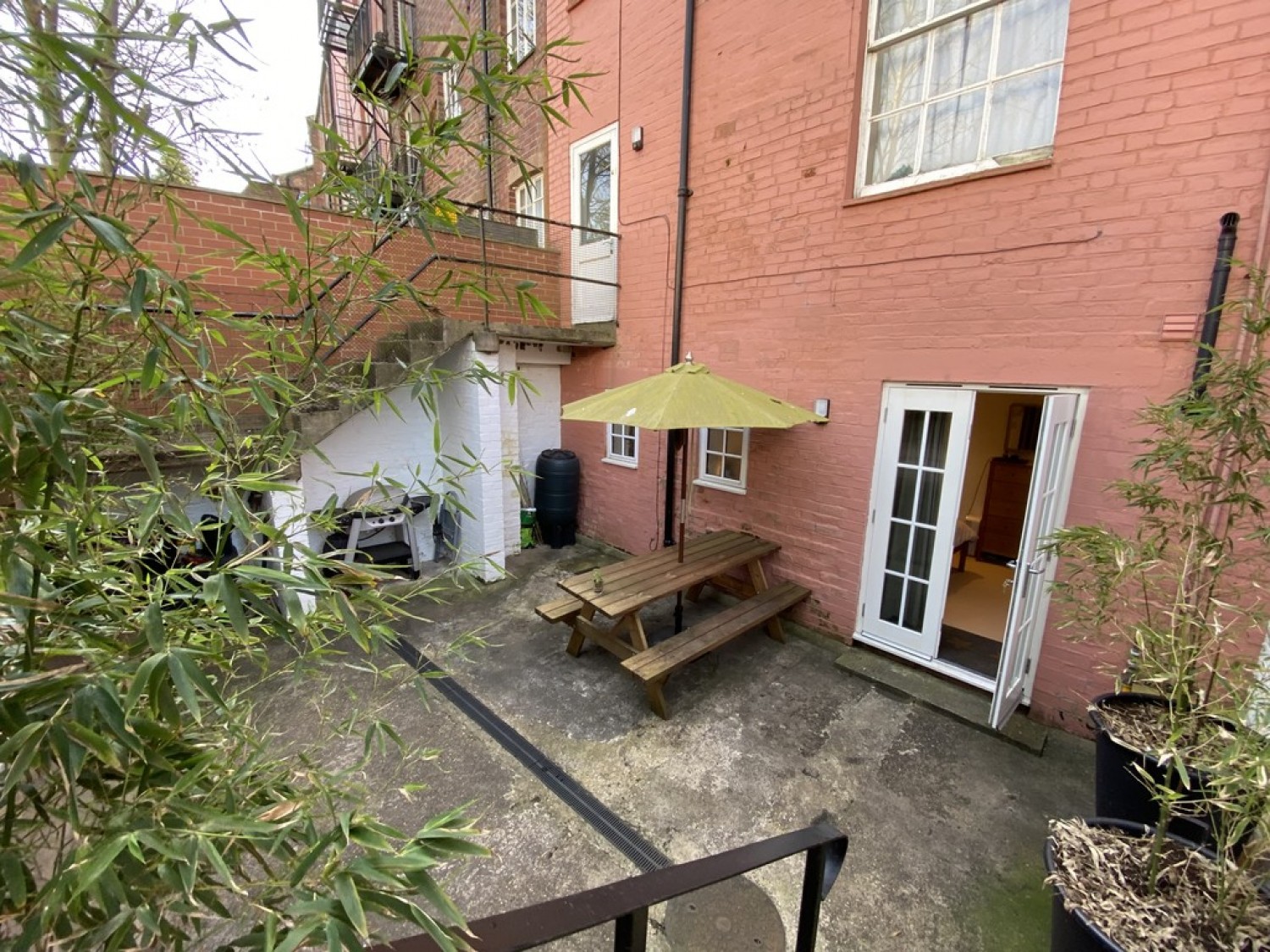 2 bedroom Flat for Sale Lansdowne Crescent, Willes Road