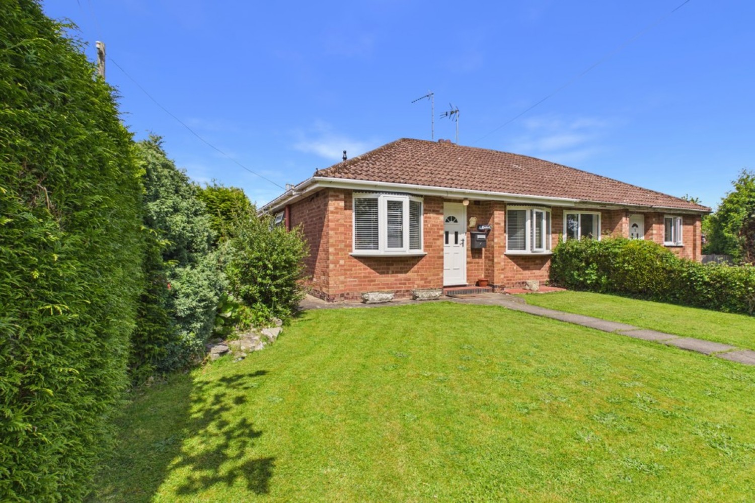 3 bedroom Bungalow for Sale Cedar Drive, Snitterfield, Stratford-upon-Avon