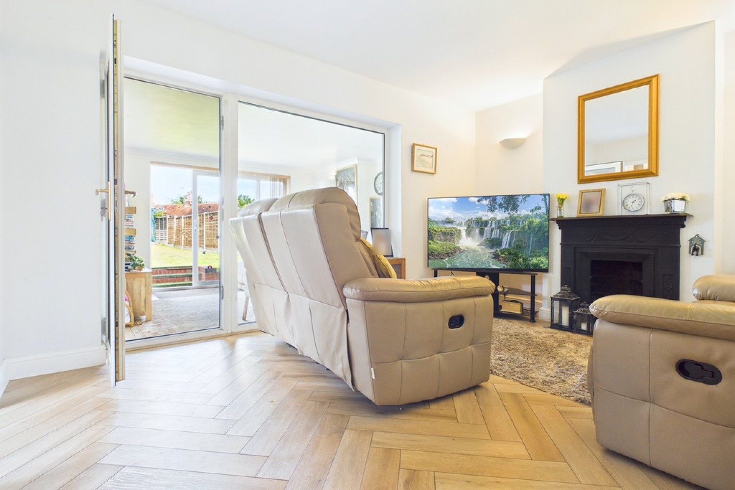 3 bedroom Bungalow for Sale Cedar Drive, Snitterfield, Stratford-upon-Avon