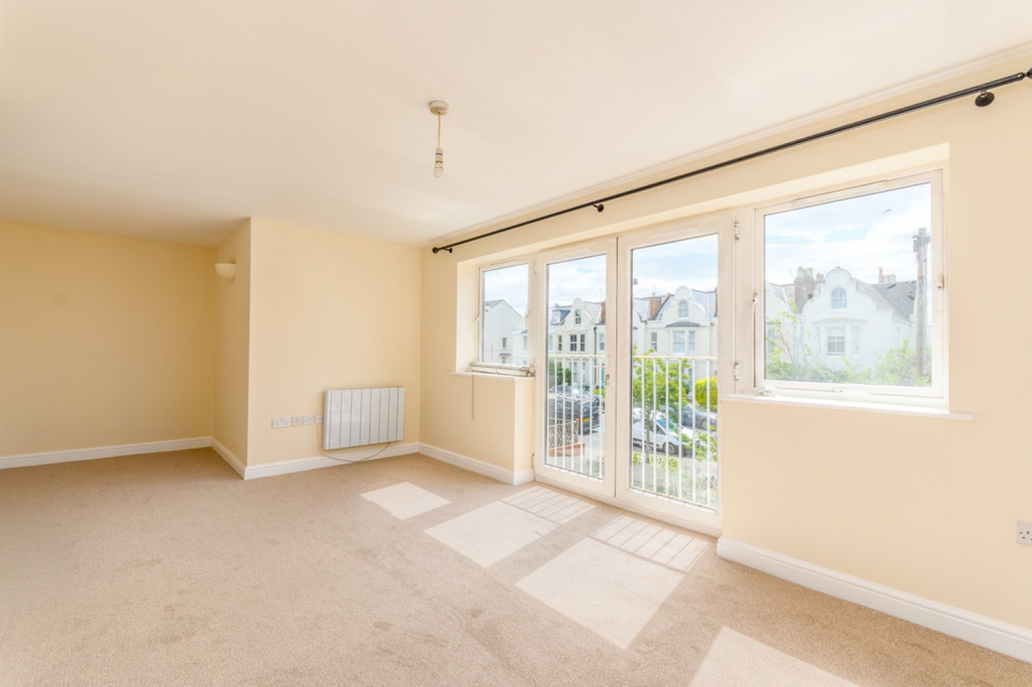 2 bedroom Flat for Letting Cornwall Place, Leamington Spa