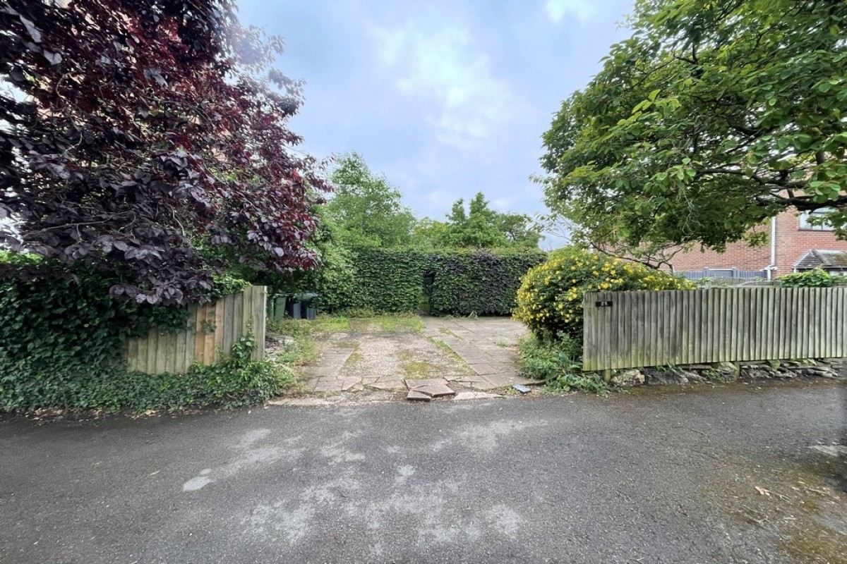 Plot of land, 32 Russell Terrace
