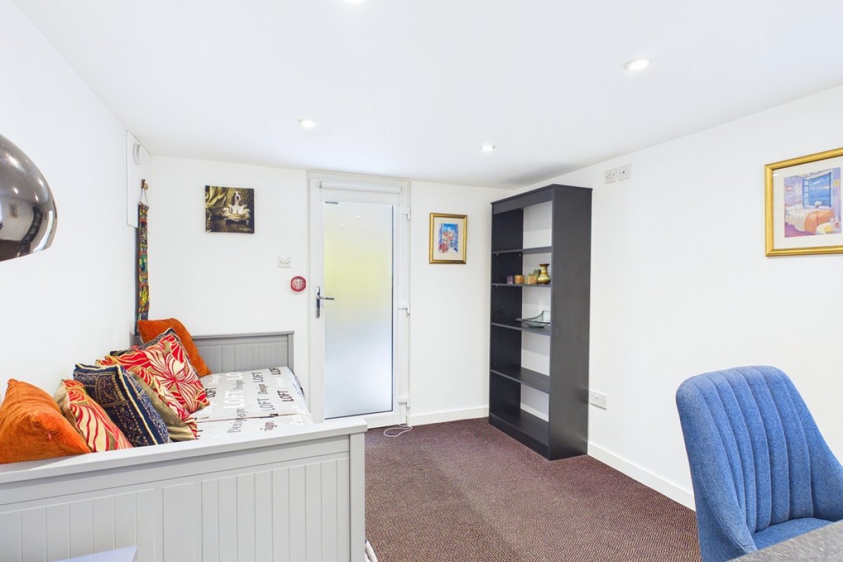 Nabs Retreat, 12 Kenilworth Road