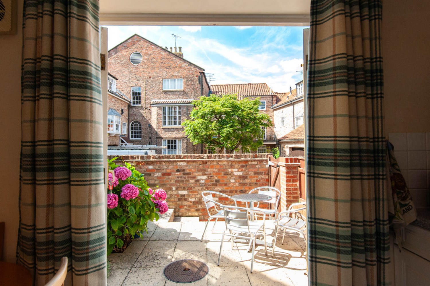 2 bedroom House for Letting St Andrew Place, Aldwalk, York